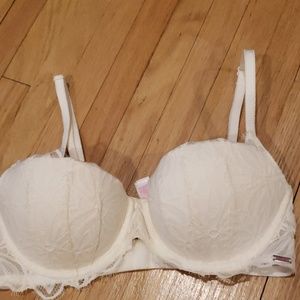 White lace push up bra VS pink